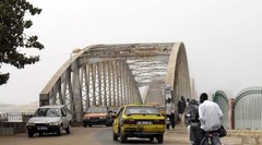 Parade mobile géante pour le Pont Faidherbe Parade mobile géante pour le Pont Faidherbe
