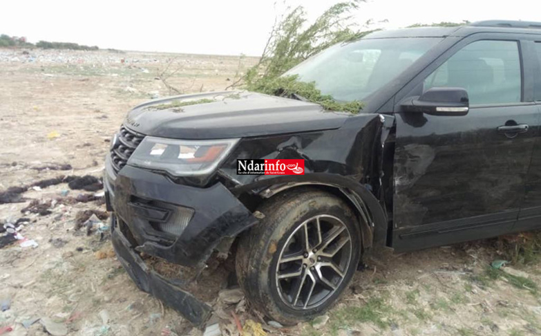 Accident spectaculaire à Ngalèlle : Un véhicule charge une quincaillerie et blesse le gérant (photos)