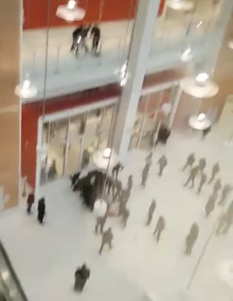 Drame à Paris : pour ne pas être reconduit à la frontière, l’immigré se jette dans le vide Drame à Paris : pour ne pas être reconduit à la frontière, l’immigré se jette dans le vide