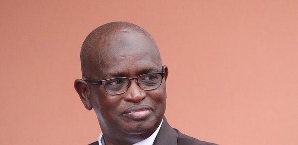 Investiture de Macky SALL : Le portable de Latif Coulibaly volé Investiture de Macky SALL : Le portable de Latif Coulibaly volé