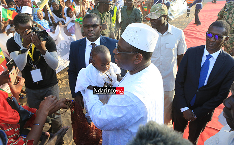 Travaux de réhabilitation de l’aéroport de Saint-Louis : Macky SALL a posé la première pierre ( vidéo)