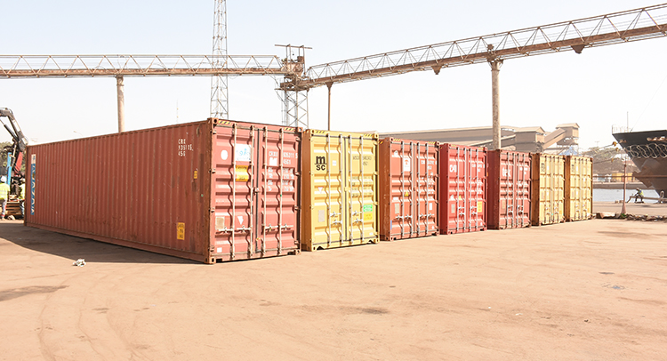 Réception au port de Dakar de 336 unités mobiles d’habitations pour les sinistrés de la Langue de Barbarie ( Photos )