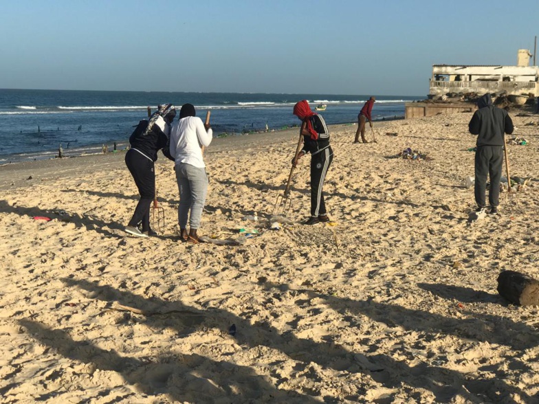 Nettoyage des cimetières de GUET-NDAR : Une jeunesse consciente a relevé le défi (photos) Nettoyage des cimetières de GUET-NDAR : Une jeunesse consciente a relevé le défi (photos)