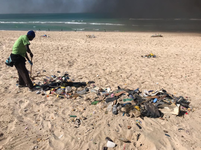 ​Nettoyage des cimetières de GUET-NDAR : Une jeunesse consciente a relevé le défi (photos)