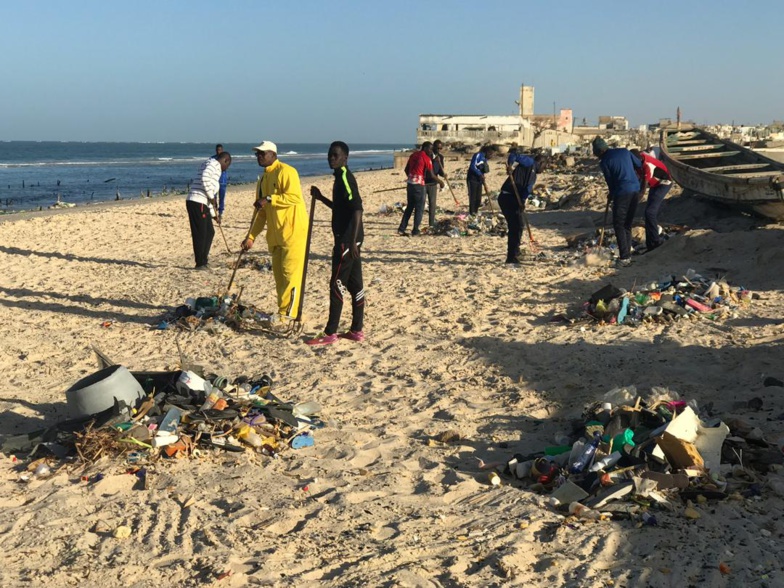 Nettoyage des cimetières de GUET-NDAR : Une jeunesse consciente a relevé le défi (photos) Nettoyage des cimetières de GUET-NDAR : Une jeunesse consciente a relevé le défi (photos)
