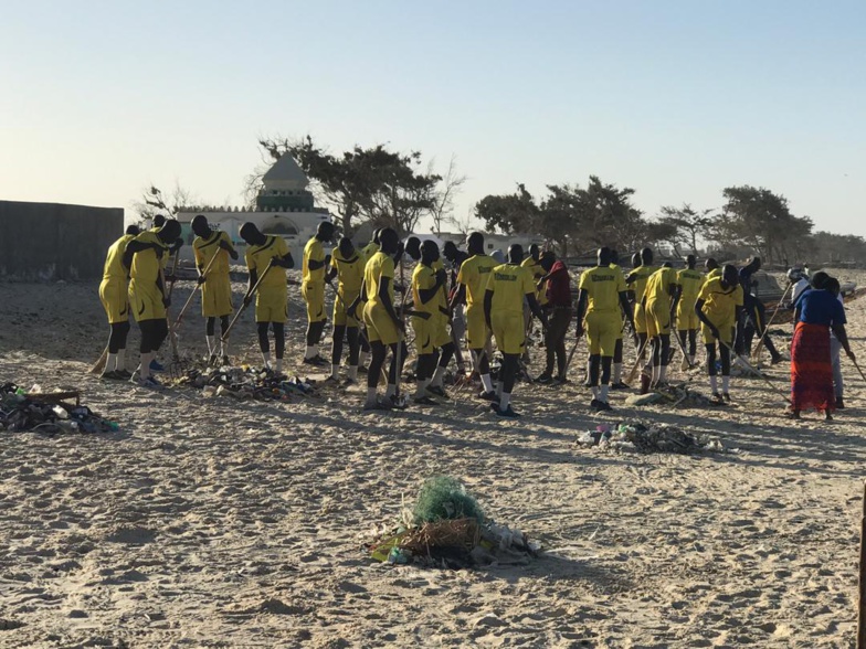 ​Nettoyage des cimetières de GUET-NDAR : Une jeunesse consciente a relevé le défi (photos)