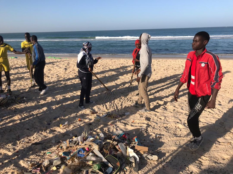 Nettoyage des cimetières de GUET-NDAR : Une jeunesse consciente a relevé le défi (photos) Nettoyage des cimetières de GUET-NDAR : Une jeunesse consciente a relevé le défi (photos)