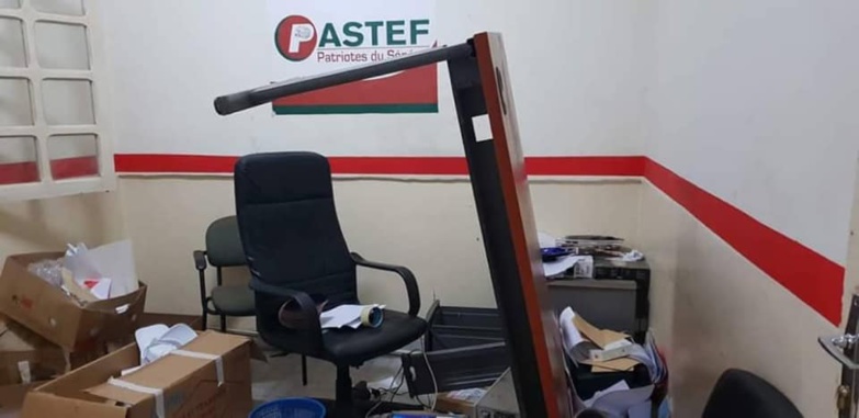 (Photos) Le siège d'Ousmane SONKO saccagé par des éléments armés