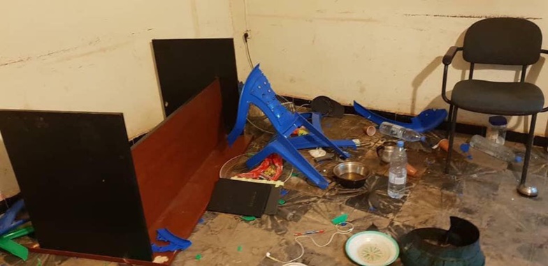 (Photos) Le siège d'Ousmane SONKO saccagé par des éléments armés (Photos) Le siège d'Ousmane SONKO saccagé par des éléments armés