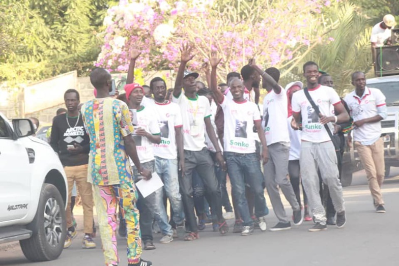 Sonko à Ziguinchor : Grosse effervescence dans le Sud ( photos) Sonko à Ziguinchor : Grosse effervescence dans le Sud ( photos)