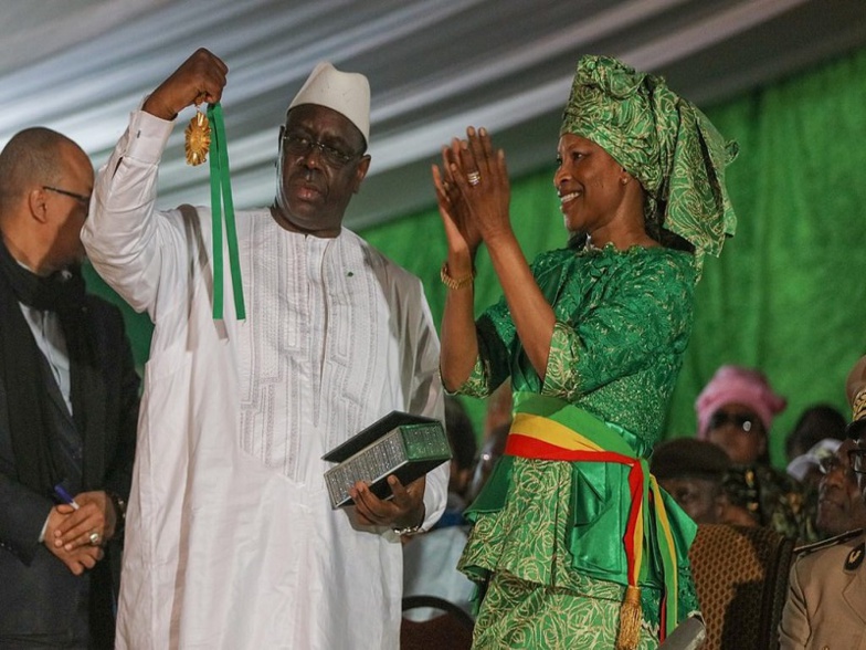 Macky prend la défense d'Aissata Tall Sall et Cie : "il n'y a pas de transhumance qui tienne" Macky prend la défense d'Aissata Tall Sall et Cie : "il n'y a pas de transhumance qui tienne"