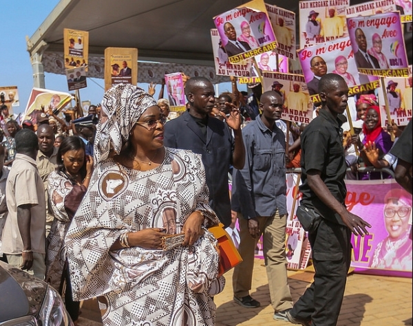 Thiès : Le meeting de Marième Faye Sall dispersé par une pluie de pierres Thiès : Le meeting de Marième Faye Sall dispersé par une pluie de pierres