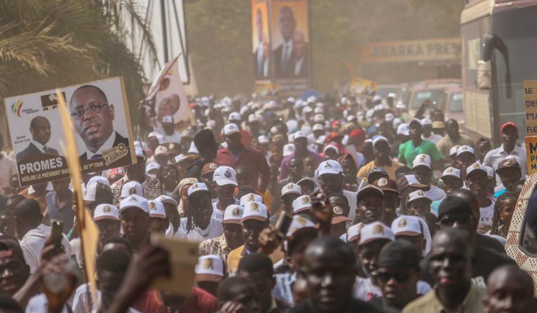 Ziguinchor : Démonstration de force de Macky Sall avec Youssou Ndour, Balla Gaye 2et Djoliba Kouyaté Ziguinchor : Démonstration de force de Macky Sall avec Youssou Ndour, Balla Gaye 2et Djoliba Kouyaté