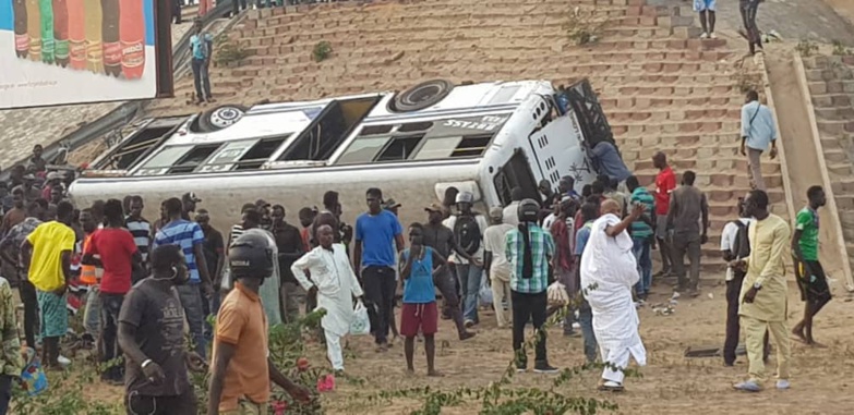 Urgent : Un bus transportant des militants de Sonko se renverse à Bignona