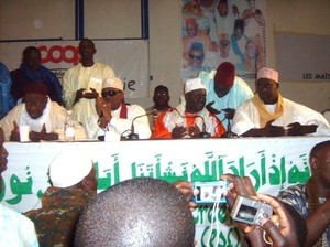 Serigne Habib Sy Ibn El Hadji Abdoul Aziz Sy Dabakh : « Les chefs religieux sont otages de l'argent et des 4X4 de l'Etat » Serigne Habib Sy Ibn El Hadji Abdoul Aziz Sy Dabakh : « Les chefs religieux sont otages de l'argent et des 4X4 de l'Etat »