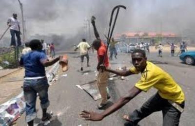 Dernière minute: Tension à Kaolack un blessé grave et beaucoup de personnes interpellées Dernière minute: Tension à Kaolack un blessé grave et beaucoup de personnes interpellées