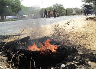 UGB: La guerilla universitaire a barré la circulation et blessé grièvement un gendarme