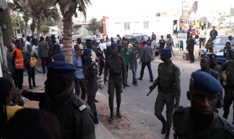 Manifestations devant le siège de Pape DIOP : Au moins 5 personnes arrêtées Manifestations devant le siège de Pape DIOP : Au moins 5 personnes arrêtées