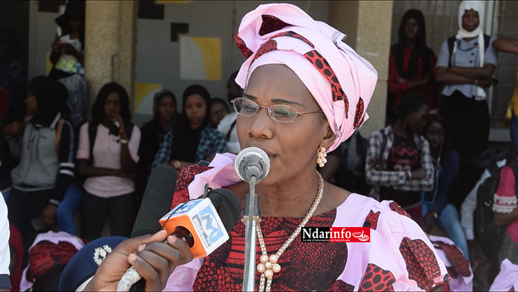 Mme Lota DIEENG, proviseur du Lycée Charles de Gaulle Mme Lota DIEENG, proviseur du Lycée Charles de Gaulle