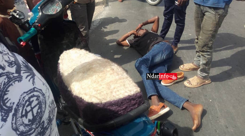 Urgent - Accident à la Cité Vauvert : Encore, une moto Jakarta percutée par un véhicule (photos) Urgent - Accident à la Cité Vauvert : Encore, une moto Jakarta percutée par un véhicule (photos)