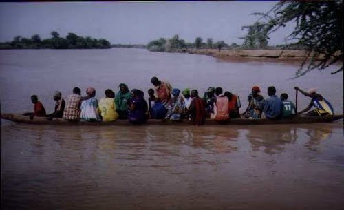 Chavirement d'une pirogue à Matam : 3 corps repêchés. 20 personnes portées disparues Chavirement d'une pirogue à Matam : 3 corps repêchés. 20 personnes portées disparues