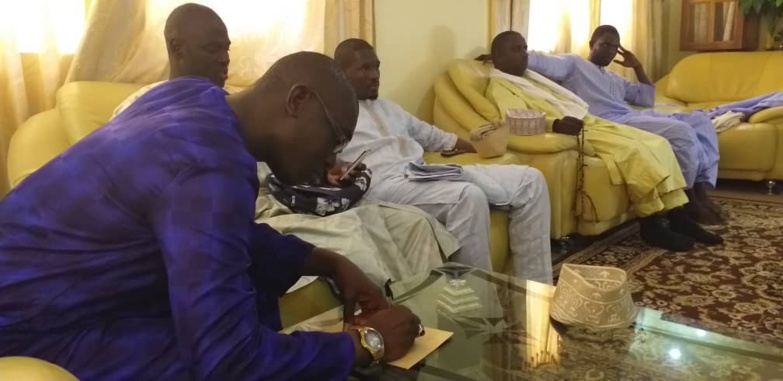 Journée du Coran de Saint-Louis : Serigne Mountakha MBACKÉ prie pour le comité d’organisation (Photos) Journée du Coran de Saint-Louis : Serigne Mountakha MBACKÉ prie pour le comité d’organisation (Photos)