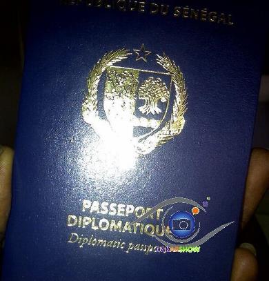 Macky supprime les actuels passeports diplomatiques Macky supprime les actuels passeports diplomatiques