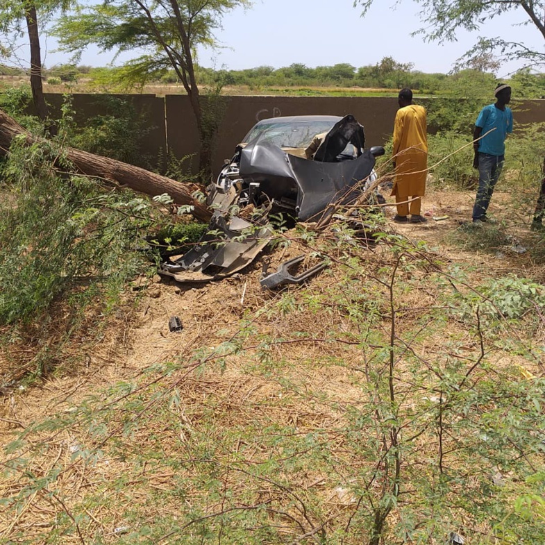 Accident à hauteur de l’UGB : Un particulier dérape en évitant une ... ( Photos) Accident à hauteur de l’UGB : Un particulier dérape en évitant une ... ( Photos)