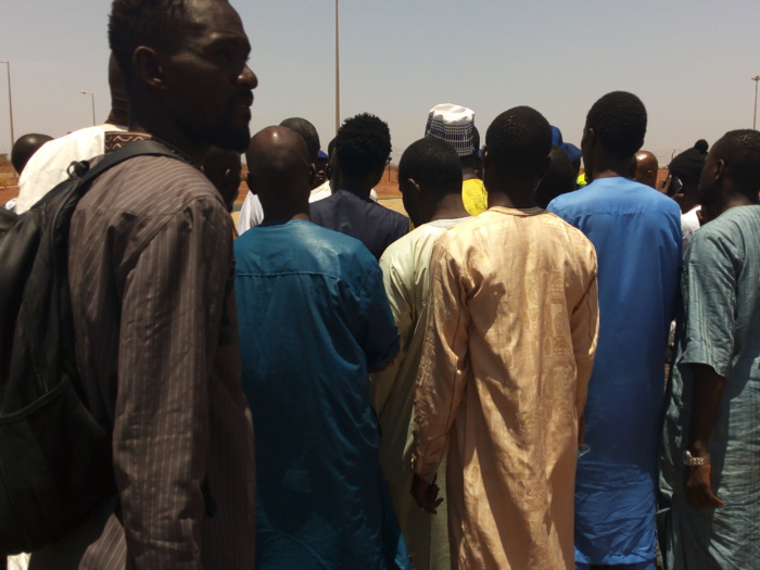 Arrivée de la dépouille de Cheikh Béthio Thioune : Les « Thiantacones » prennent d’assaut l’AIBD (Photos)