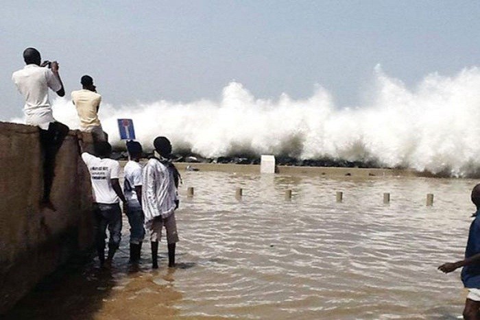 Alerte rouge de la Météo : Une houle dangereuse attendue ce mardi, les pêcheurs interpelés Alerte rouge de la Météo : Une houle dangereuse attendue ce mardi, les pêcheurs interpelés