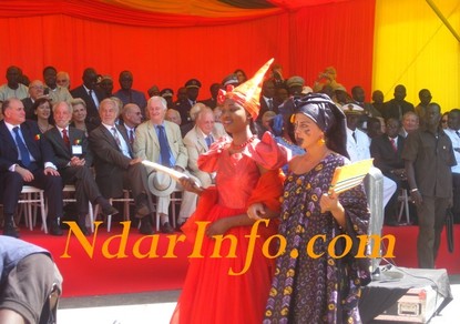 [PHOTOS] Les Signares défilent devant le Président Wade à l'inauguration du Pont Faidherbe