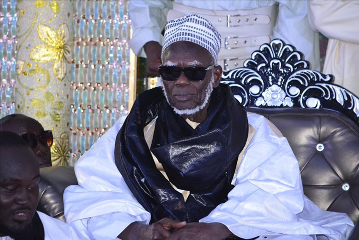 SERIGNE MOUNTAKHA DÉTERMINÉ : « Quiconque se permet d'aller à l'envers des enseignements de Serigne Touba dans Touba sera expulsé et verra sa maison détruite... Les contrevenants ne seront ni battus ni tués, mais corrigés... » SERIGNE MOUNTAKHA DÉTERMINÉ : « Quiconque se permet d'aller à l'envers des enseignements de Serigne Touba dans Touba sera expulsé et verra sa maison détruite... Les contrevenants ne seront ni battus ni tués, mais corrigés... »