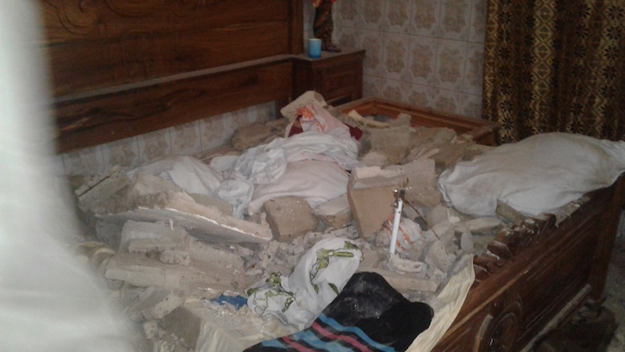 Tristesse à NDIOLOFÈNE : la dalle d'une chambre s'affaisse sur une personne Tristesse à NDIOLOFÈNE : la dalle d'une chambre s'affaisse sur une personne
