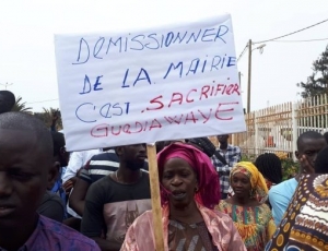 ‘‘Aar sunu Reew’’ pour porter la réplique à "Aar Linu Bok" ‘‘Aar sunu Reew’’ pour porter la réplique à "Aar Linu Bok"