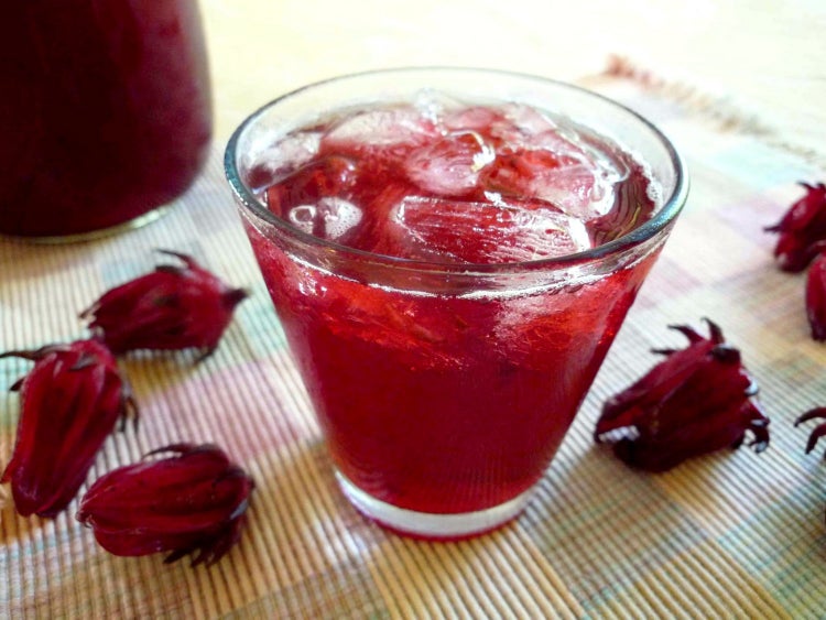 Le jus de bissap : l’élixir aux mille et une vertus Le jus de bissap : l’élixir aux mille et une vertus
