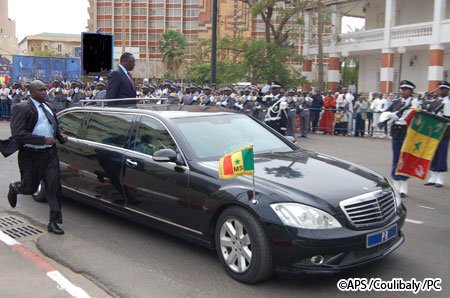 Limousine en feu : Macky SALL convoque le responsable du blindage  Limousine en feu : Macky SALL convoque le responsable du blindage