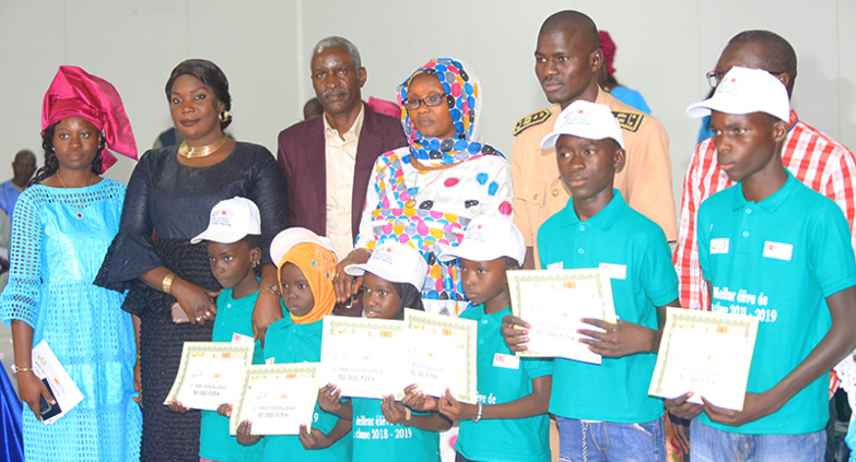 FÊTE DE L’EXCELLENCE : Plus d’une centaine d’élèves primés par les GDS (vidéo) FÊTE DE L’EXCELLENCE : Plus d’une centaine d’élèves primés par les GDS (vidéo)