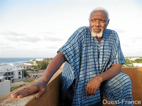 Le sculpteur Ousmane Sow : " J’ai logiquement renoncé à la double nationalité " Le sculpteur Ousmane Sow : " J’ai logiquement renoncé à la double nationalité "