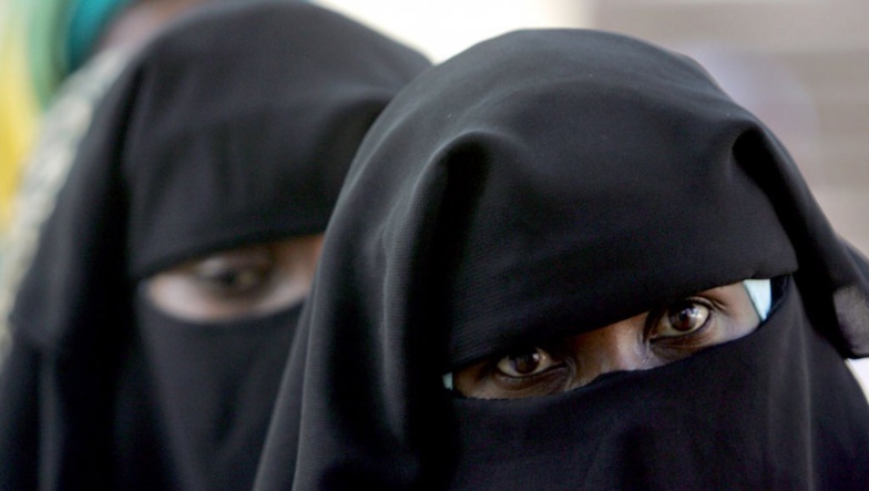Arrestation à Rebeuss: Deux individus se camouflent en Burqa avec de fausses hanches et de faux seins dans une mosquée