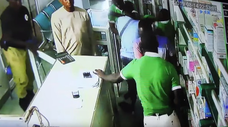 Agression du Docteur Cheikhouna GUÈYE : Les pharmaciens réclament plus qu'un simple limogeage Agression du Docteur Cheikhouna GUÈYE : Les pharmaciens réclament plus qu'un simple limogeage