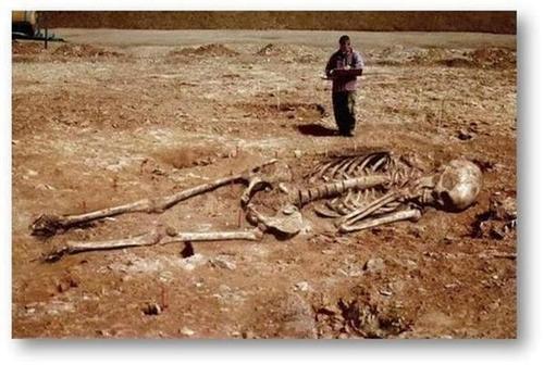 Découverte d'un cimetière du peuple des Titans "D'AAD" dans le désert Saoudien: la preuve d'une vérité coranique Découverte d'un cimetière du peuple des Titans "D'AAD" dans le désert Saoudien: la preuve d'une vérité coranique