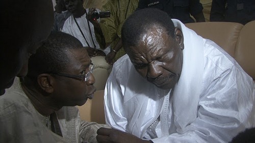 [PHOTOS] Exclusif /  Youssou Ndour est thiantacoune: voici les images de son «diébeulou» devant Cheikh Béthio