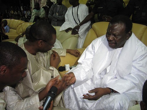 [PHOTOS] Exclusif /  Youssou Ndour est thiantacoune: voici les images de son «diébeulou» devant Cheikh Béthio
