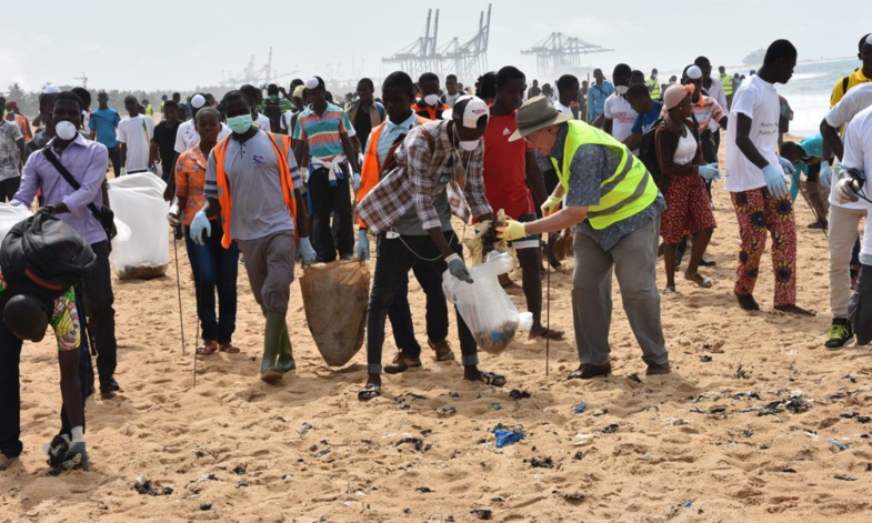 Journée africaine des mers et des océans : 6 tonnes de déchets plastiques recueillies, les acteurs sensibilisés sur la protection des espèces protégées marines Journée africaine des mers et des océans : 6 tonnes de déchets plastiques recueillies, les acteurs sensibilisés sur la protection des espèces protégées marines