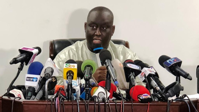 Le député Cheikh Bara Dolly annonce un mandat d'arrêt contre Aliou Sall aux Etats-Unis Le député Cheikh Bara Dolly annonce un mandat d'arrêt contre Aliou Sall aux Etats-Unis