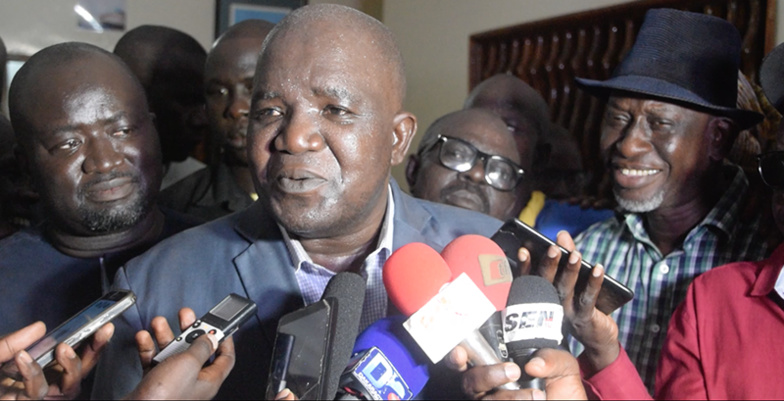 Oumar SARR : « Karim WADE n’est pas le PDS. Il n’a aucune responsabilité dans le parti (…) Il n’a même pas osé … » Oumar SARR : « Karim WADE n’est pas le PDS. Il n’a aucune responsabilité dans le parti (…) Il n’a même pas osé … »