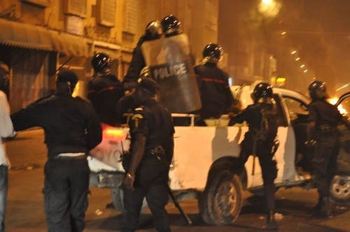 Flash info: Fortes émeutes aux Parcelles Assainies: le correspondant de l'Agence France Presse bastonné