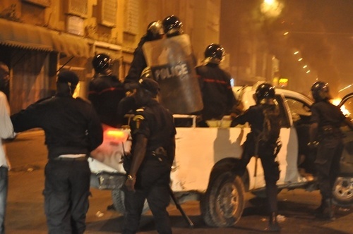Flash info: Fortes émeutes aux Parcelles Assainies: le correspondant de l'Agence France Presse bastonné Flash info: Fortes émeutes aux Parcelles Assainies: le correspondant de l'Agence France Presse bastonné