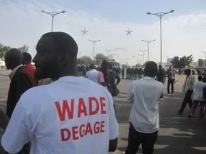 Place de l’Obélisque – cinq blessés dont un mort tué par le camion "dragon" de la police