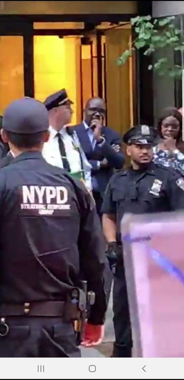 Manif De Sénégalais À New York : Marème FAYE SALL En Mode « Diakhlé » (Photos)